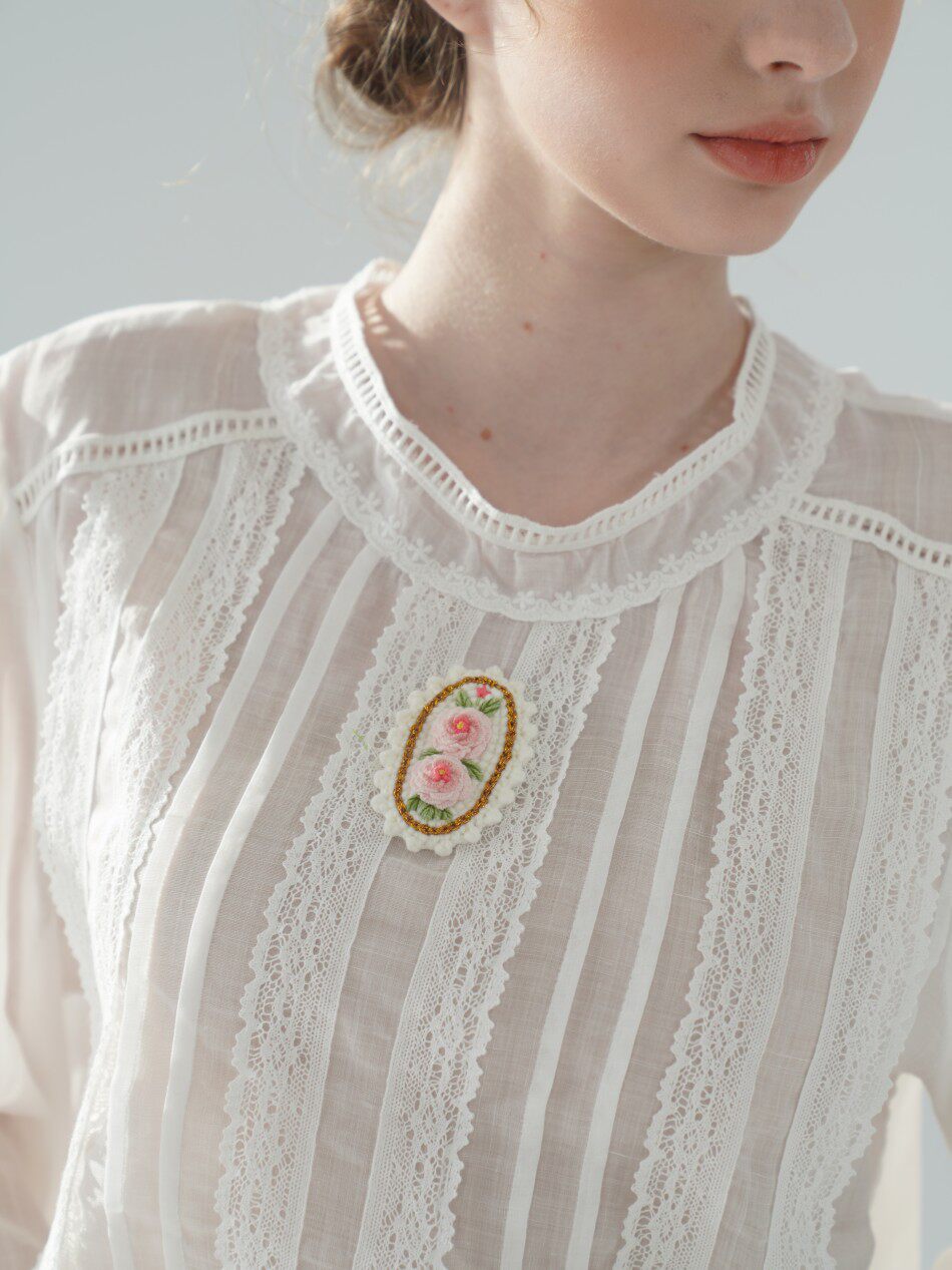 Blusa Blanca Delgada de Ramio  - Embroidery Rose reseña y precio